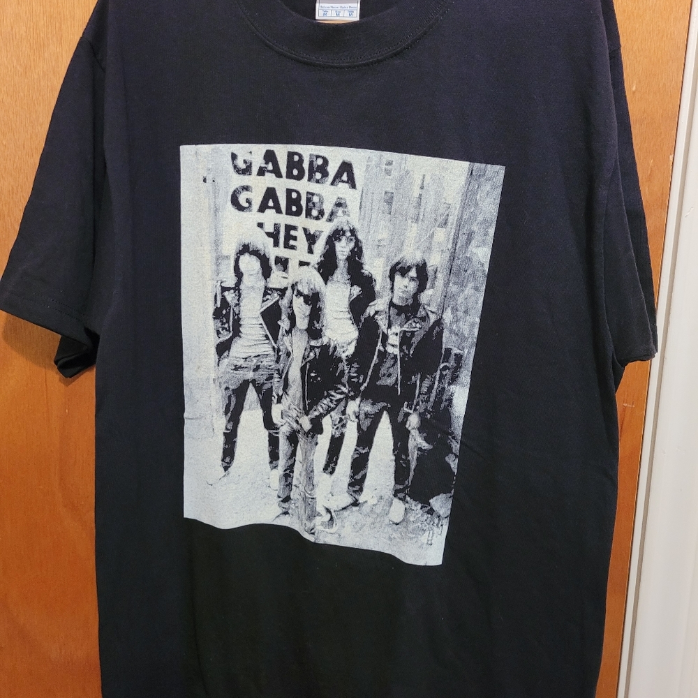 Ramones tshirt unisex Medium. NWOT